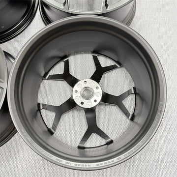 Audi RSQ8 23 inch OEM original forged wheels 22x10.5J ET18 4M8601025CM