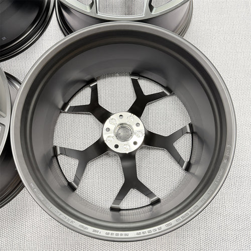 Audi RSQ8 23 inch OEM original forged wheels 22x10.5J ET18 4M8601025CM